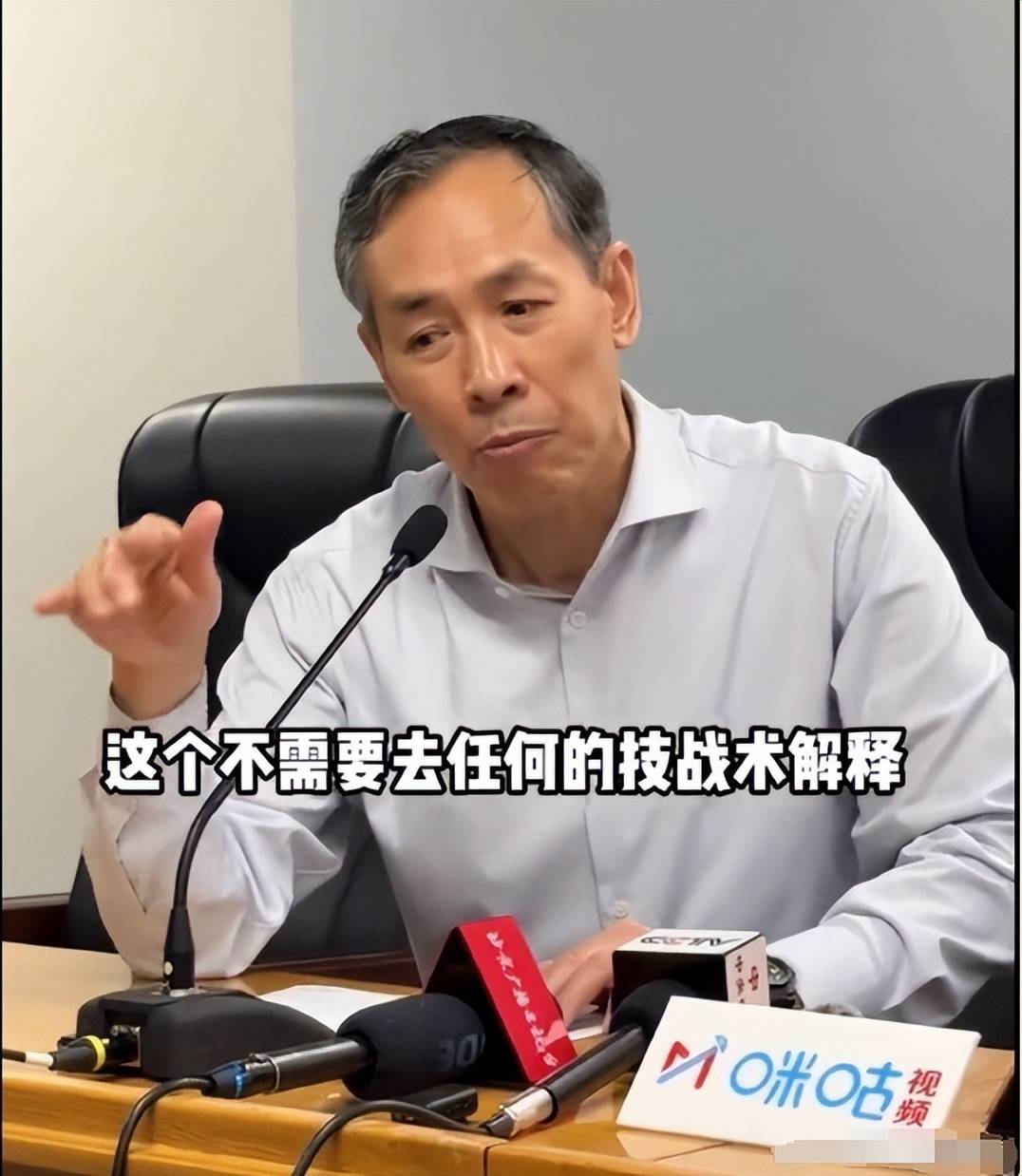 一支实力雄厚球队在比赛中占优 