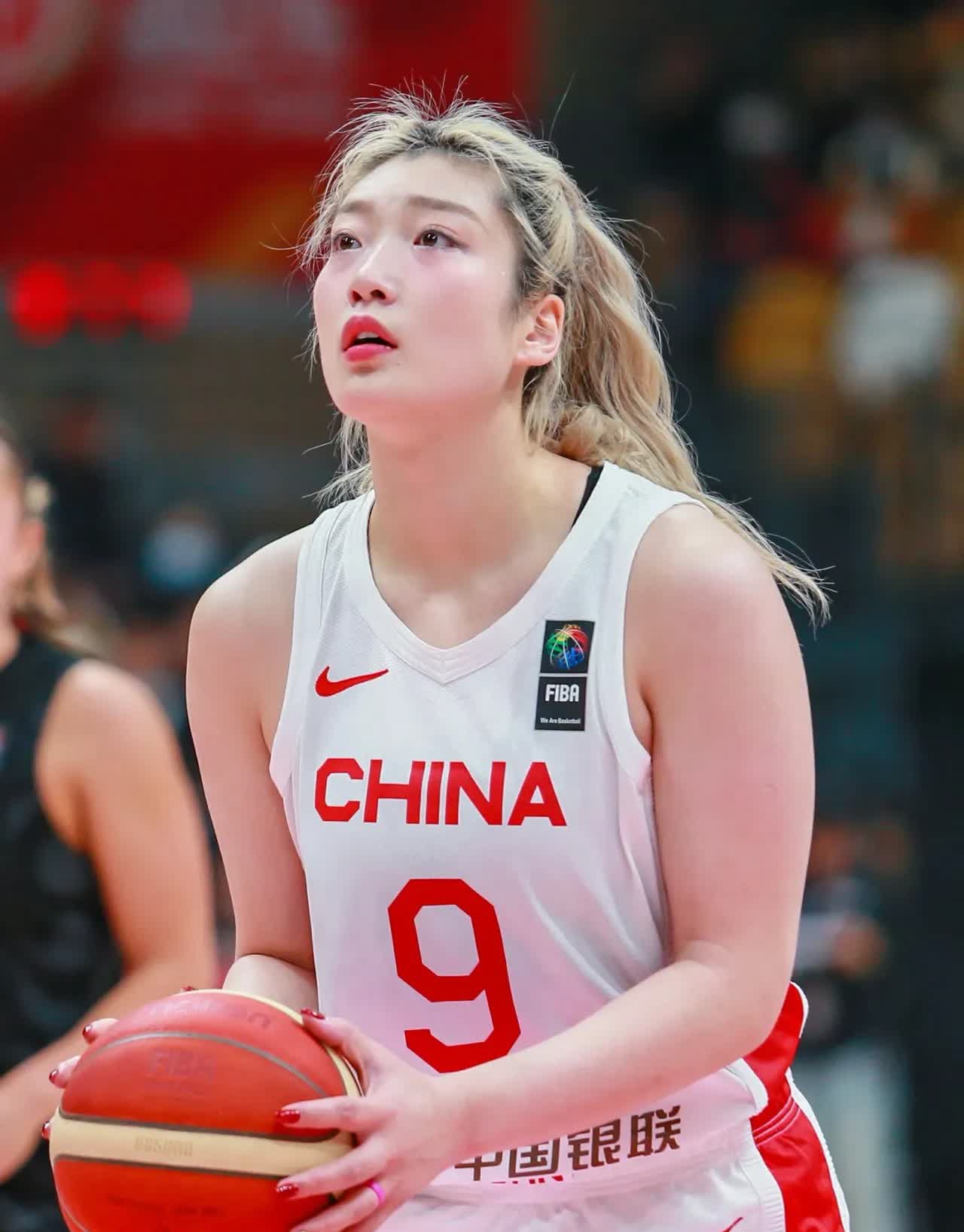 西班牙女篮大胜美国，晋级篮球世界杯半决赛的简单介绍